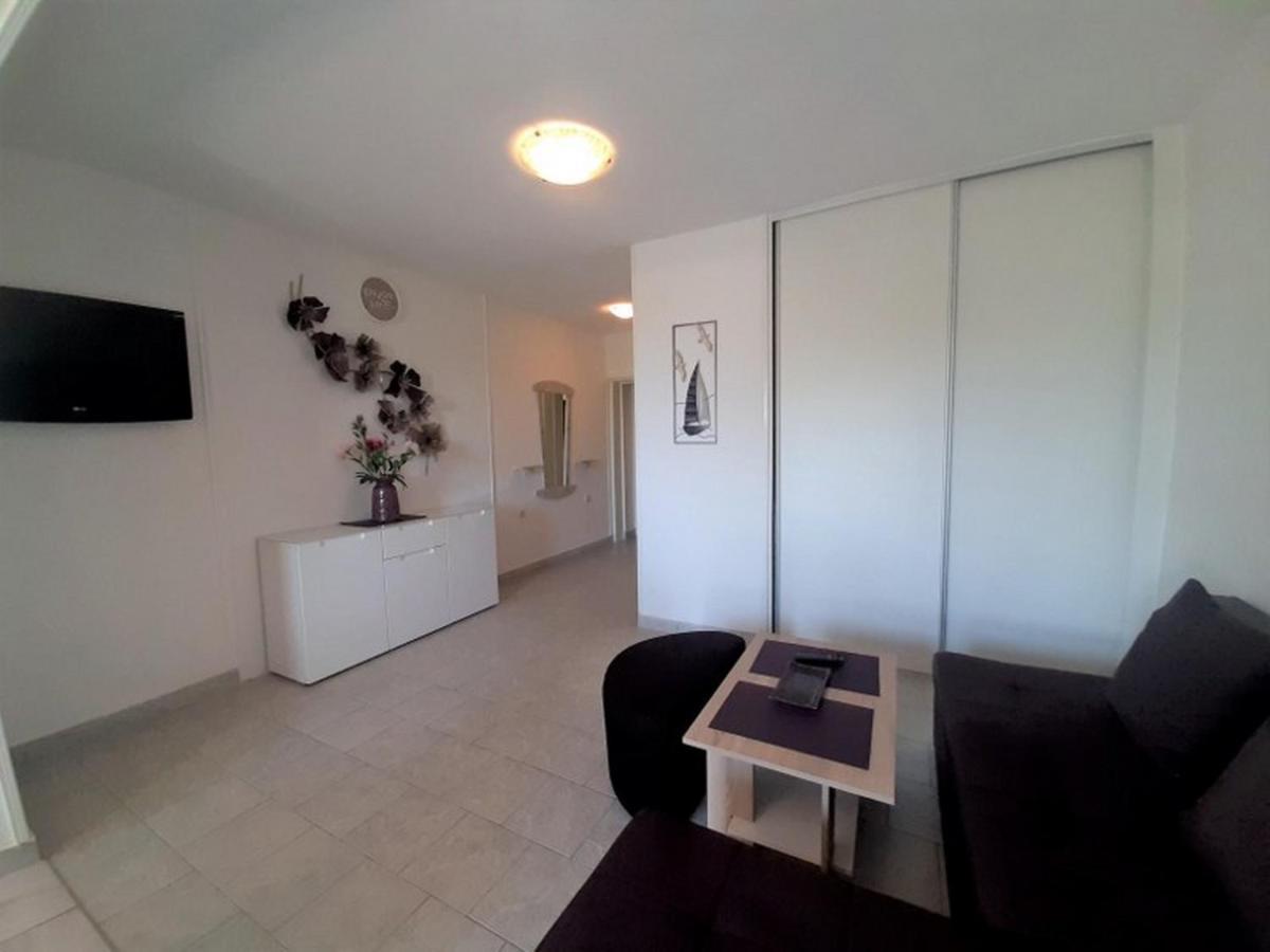 Apartments Nada Krk Town Exterior photo