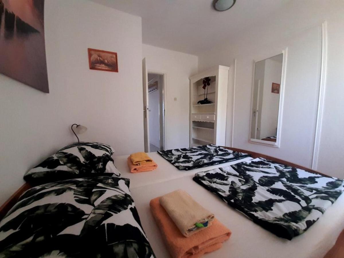 Apartments Nada Krk Town Exterior photo