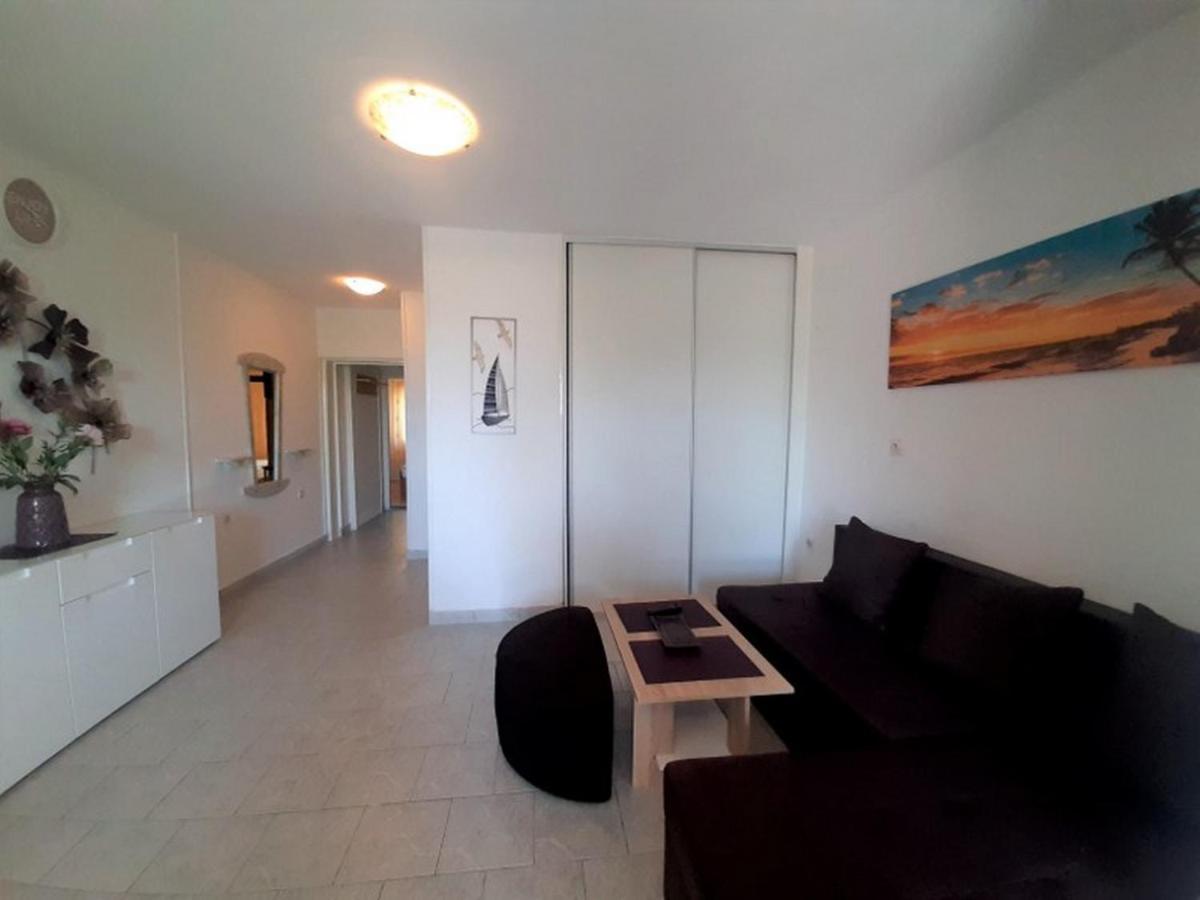 Apartments Nada Krk Town Exterior photo