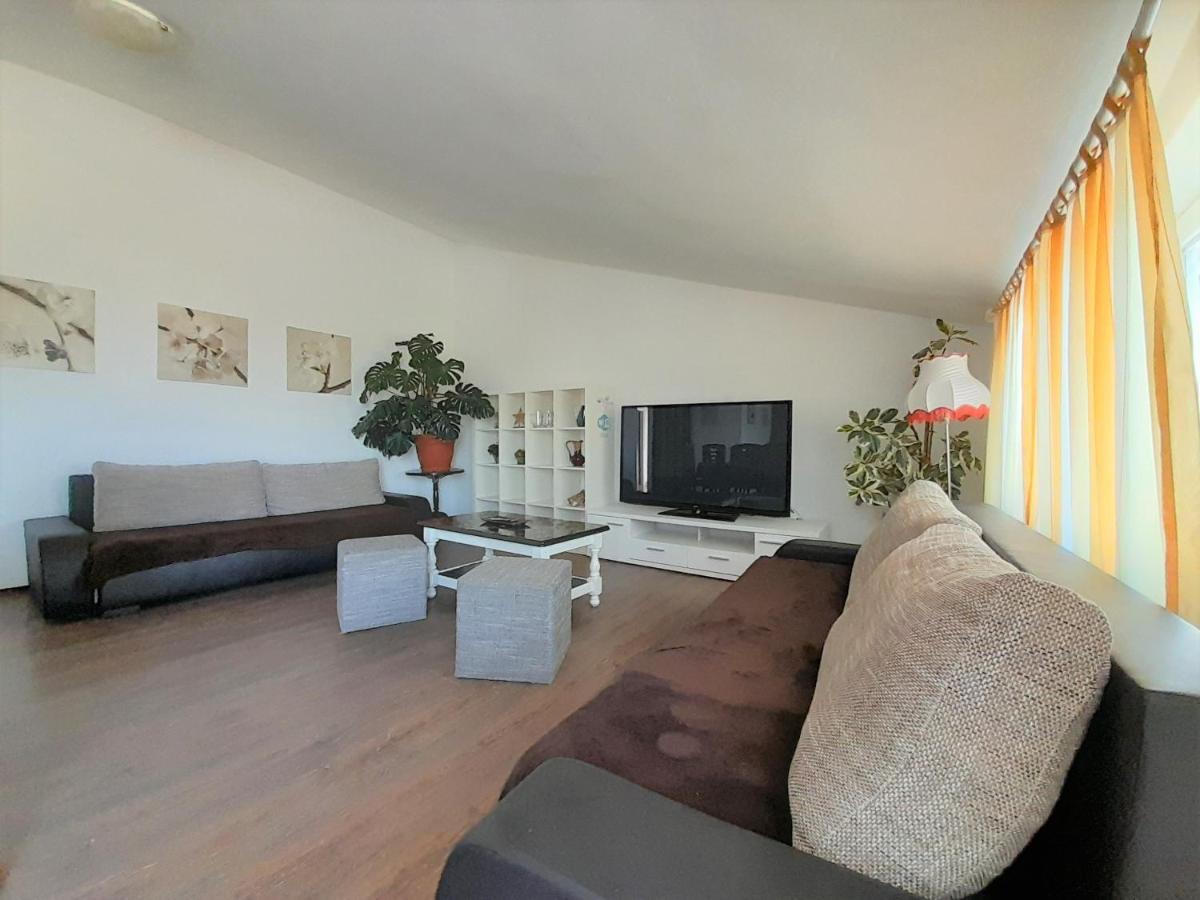 Apartments Nada Krk Town Exterior photo