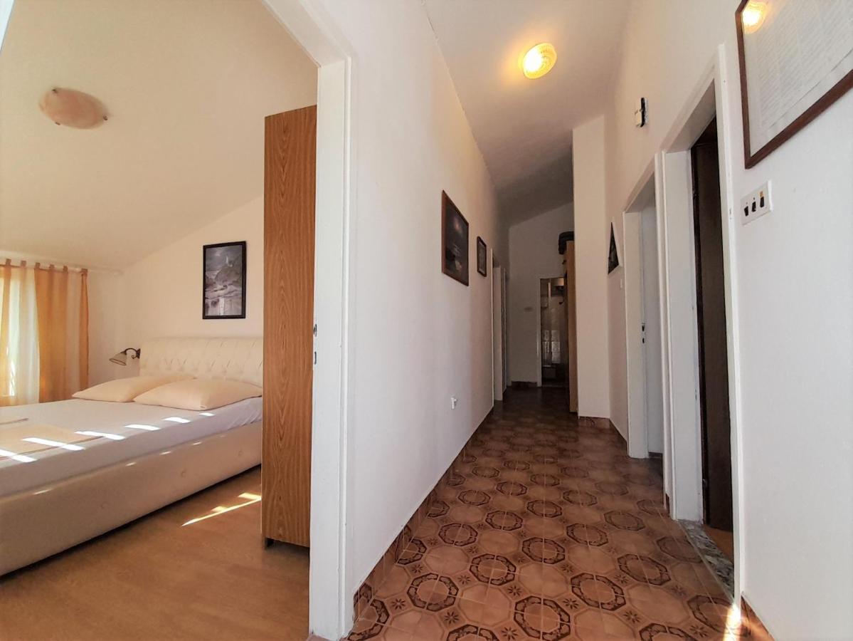 Apartments Nada Krk Town Exterior photo