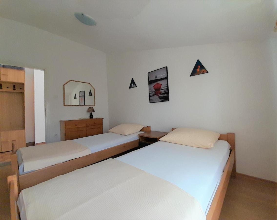 Apartments Nada Krk Town Exterior photo