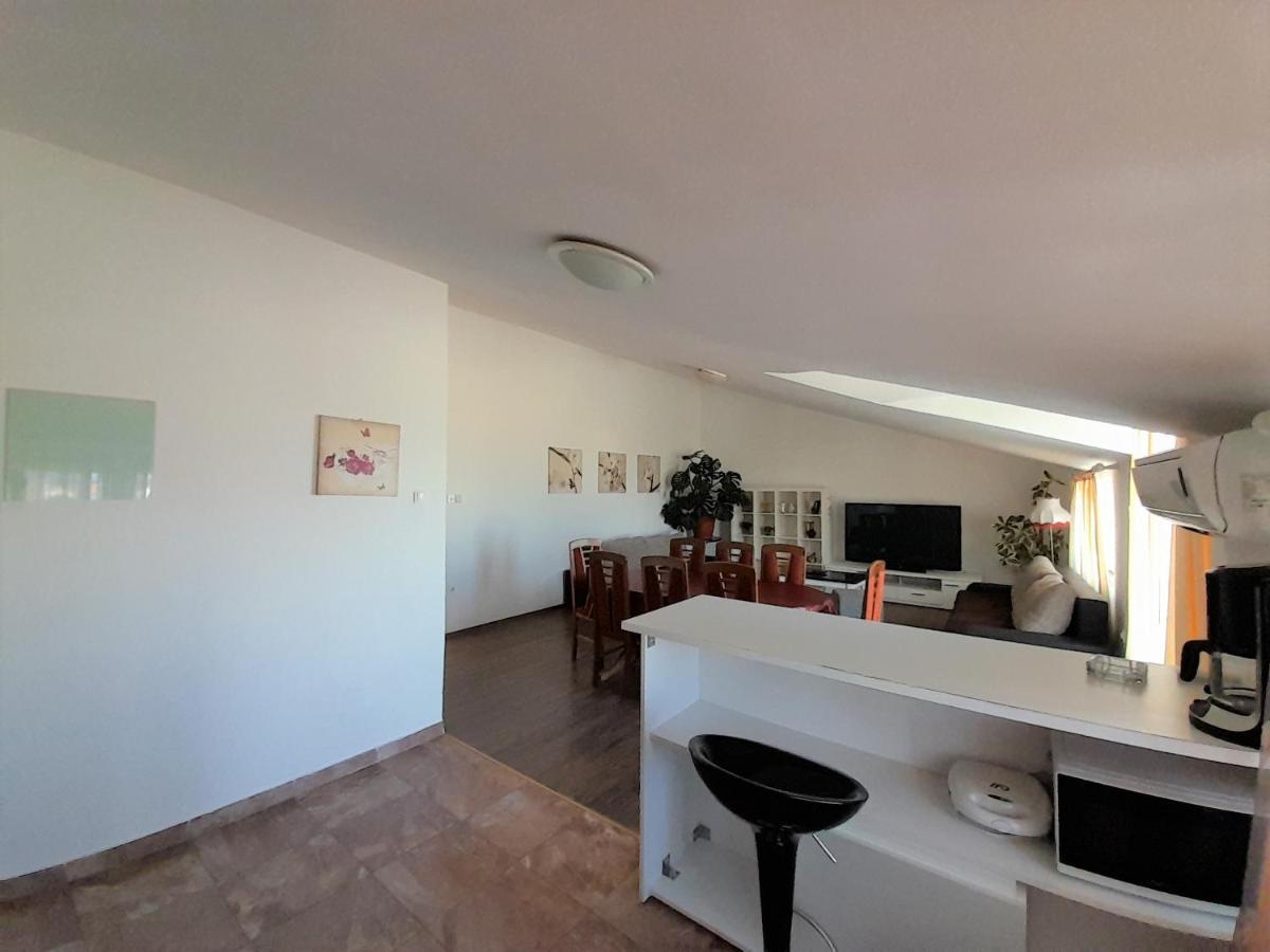 Apartments Nada Krk Town Exterior photo
