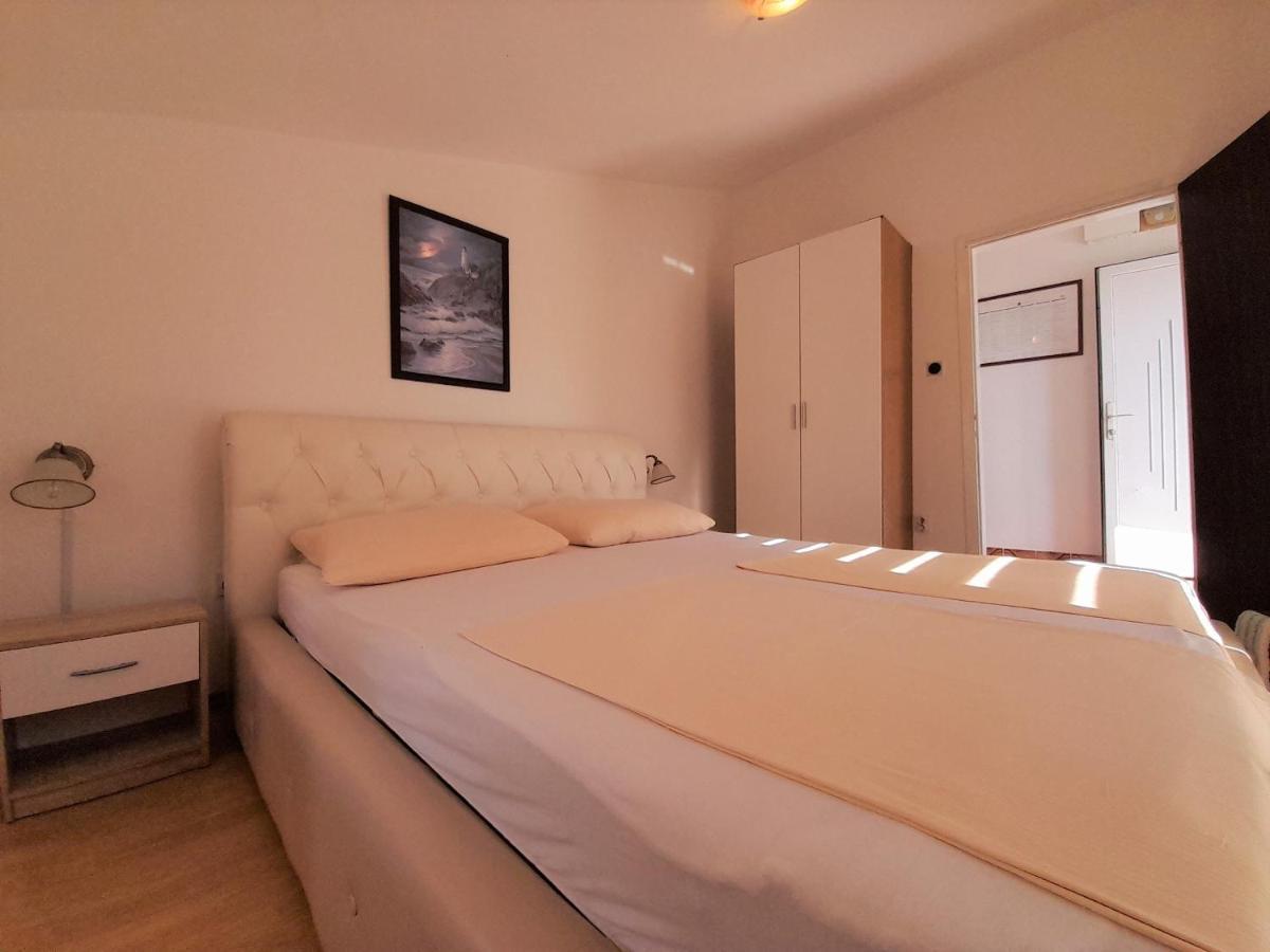 Apartments Nada Krk Town Exterior photo