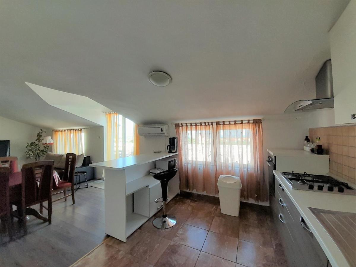 Apartments Nada Krk Town Exterior photo